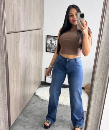 Jeans Recto C/ Pinzas en Piernas